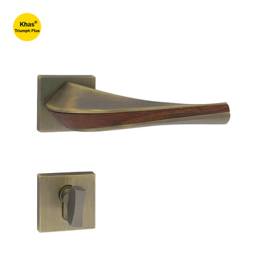 Khas Triumph Plus A14-1717 door handle set with rosette in matt antique brass and wood finish, featuring an ergonomic and natural design.