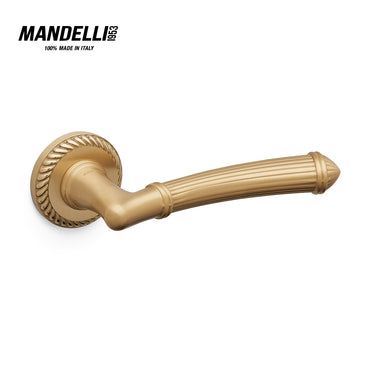 Mandelli 1511 Aurora door handle in satin and polished brass, featuring a unique two-tone finish with classical design details.