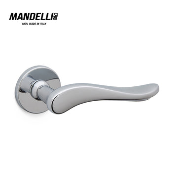 Mandelli 1011 Cloe door handle in polished chrome finish, featuring a smooth, ergonomic design and crafted from durable solid brass.