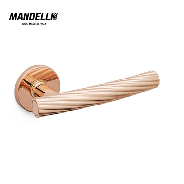 Polished rose gold solid brass door handle from Mandelli, designed by Alessandro Dubini, featuring an elegant and intricate twisted design.