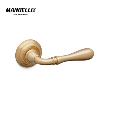 Mandelli 1421 Gou door handle in satin brass, embodying elegance and Italian craftsmanship with a soft finish and streamlined design.