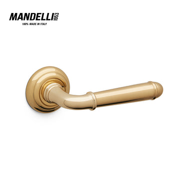 Mandelli 1341 Hartù door handle in polished brass, crafted with precision in Italy, showcasing a sleek and smooth design.