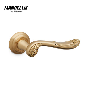 Mandelli 1021 Lord door handle in satin and polished brass finishes, crafted with precision in Italy, featuring elegant curves and detailed design.