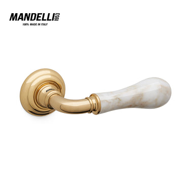 Mandelli 8011 Naxos door handle in polished brass and white calacatta, showcasing exceptional Italian craftsmanship.