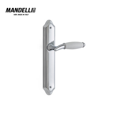 Mandelli 8000 Paros door handle on back plate in polished chrome/White Calacatta, showcasing luxurious and modern design.