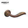 Mandelli 981 Plissé door handle in elegant bronze finish, featuring a smooth, flowing design for a sophisticated and timeless appearance, crafted in Italy.