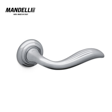 Mandelli 981 Plissé door handle in polished chrome, featuring a unique sculptural design for a sleek, modern feel, made in Italy.