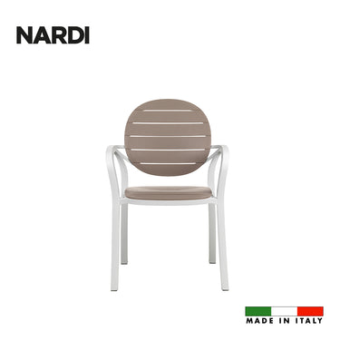 Referencing Palma Bianco Tortora 1.jpg, an angled view of the Nardi Palma armchair shows its white frame and tortora (taupe) slatted seat and backrest against a white background. Palma Bianco Tortora 2.jpg displays a rear-angled view of the chair, highlighting the rounded, slatted backrest and the 'Made in Italy' graphic. Palma Bianco Tortora 3.jpg provides a close-up of the textured tortora slats on the backrest and where they meet the white armrest frame. Palma Bianco Tortora.jpg shows a straight-on front