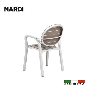 Referencing Palma Bianco Tortora 1.jpg, an angled view of the Nardi Palma armchair shows its white frame and tortora (taupe) slatted seat and backrest against a white background. Palma Bianco Tortora 2.jpg displays a rear-angled view of the chair, highlighting the rounded, slatted backrest and the 'Made in Italy' graphic. Palma Bianco Tortora 3.jpg provides a close-up of the textured tortora slats on the backrest and where they meet the white armrest frame. Palma Bianco Tortora.jpg shows a straight-on front
