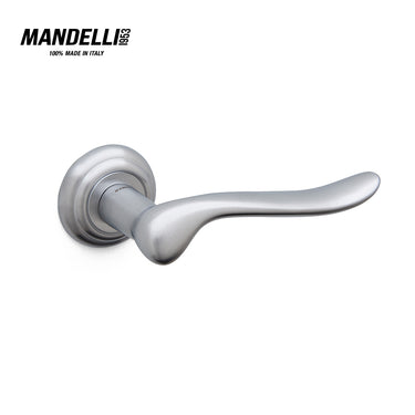 Mandelli 691 Rondò door handle in polished chrome, showcasing smooth design and reflective finish, made in Italy.
