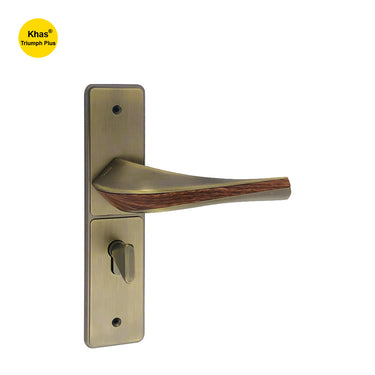 Khas Triumph Plus S1243H1717 door handle set in matt antique brass with wood finish, featuring a natural wooden grip and elegant brass plate.